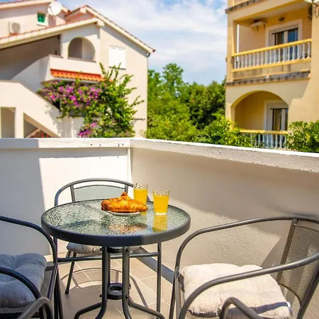 Apartment Visnja *
